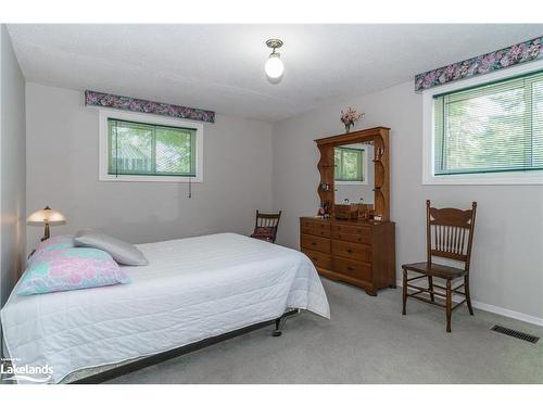 205 Wanda Miller Road, Gravenhurst, ON - Indoor Photo Showing Bedroom