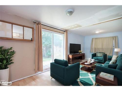 230 Elizabeth Street, Midland, ON - Indoor Photo Showing Living Room