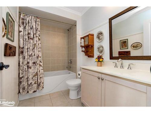 3 North Maple Street, Collingwood, ON - Indoor Photo Showing Bathroom