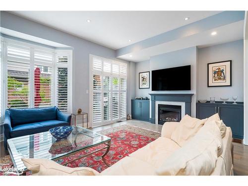 16 Wheelhouse Crescent, Collingwood, ON - Indoor Photo Showing Living Room With Fireplace