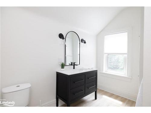 40 Toronto Street S, Markdale, ON - Indoor Photo Showing Bathroom