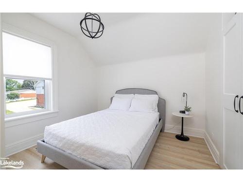 40 Toronto Street S, Markdale, ON - Indoor Photo Showing Bedroom