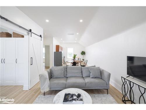 40 Toronto Street S, Markdale, ON - Indoor Photo Showing Living Room