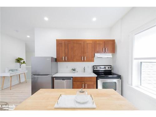 40 Toronto Street S, Markdale, ON - Indoor Photo Showing Kitchen