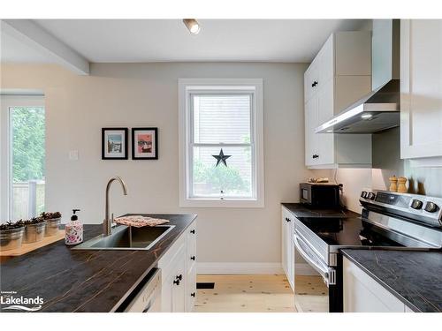 402 Third Street, Collingwood, ON - Indoor Photo Showing Kitchen