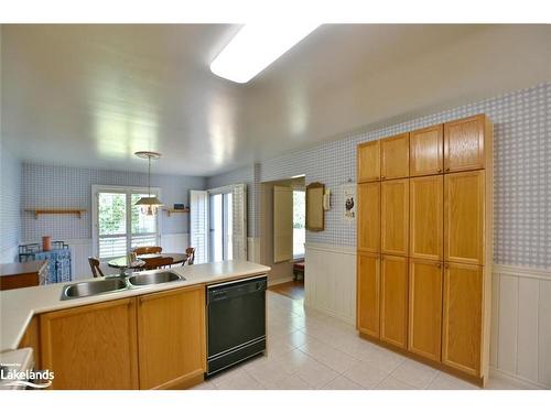 28 Fairway Crescent, Wasaga Beach, ON - Indoor Photo Showing Kitchen With Double Sink