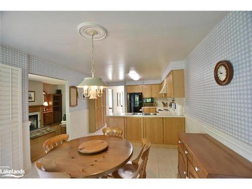 28 Fairway Crescent, Wasaga Beach, ON - Indoor Photo Showing Dining Room