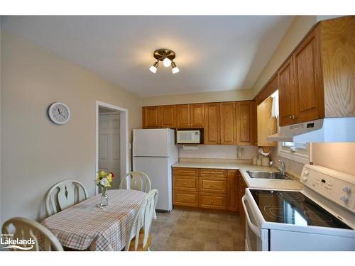 9 Park Road, Collingwood, ON - Indoor Photo Showing Kitchen