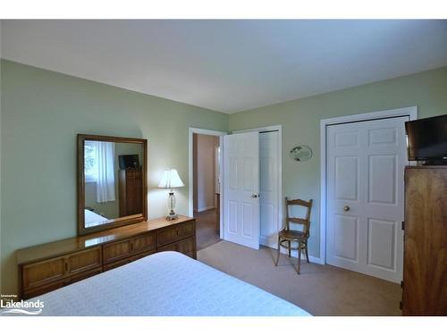 9 Park Road, Collingwood, ON - Indoor Photo Showing Bedroom