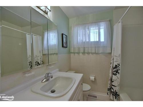 9 Park Road, Collingwood, ON - Indoor Photo Showing Bathroom