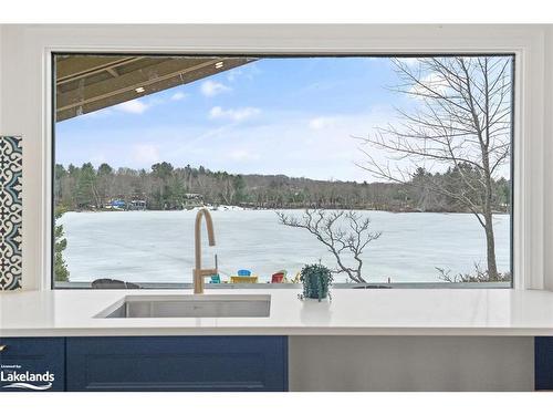 1042 El-Kee Point Lane, Port Carling, ON - Indoor Photo Showing Kitchen