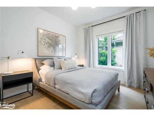 110 Mary Street, Collingwood, ON - Indoor Photo Showing Bedroom