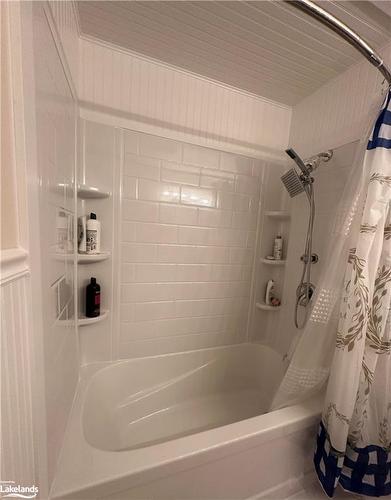 35 Dorcas Avenue, Tiny, ON - Indoor Photo Showing Bathroom