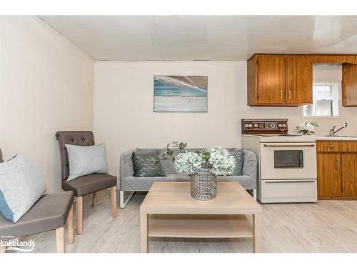 113 37Th Street N, Wasaga Beach, ON - Indoor Photo Showing Kitchen