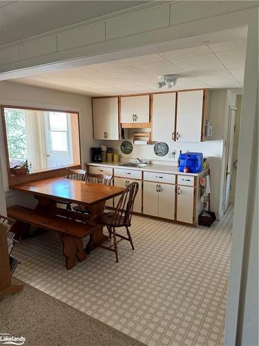 174A Cedar Pt Road, Callander, ON - Indoor Photo Showing Kitchen