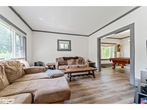 16 Lorne Street S, Huntsville, ON - Indoor Photo Showing Living Room