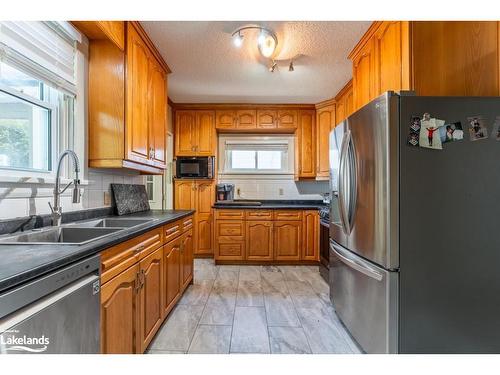 16 Lorne Street S, Huntsville, ON - Indoor Photo Showing Kitchen With Double Sink