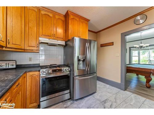 16 Lorne Street S, Huntsville, ON - Indoor Photo Showing Kitchen