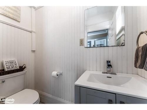 16 Lorne Street S, Huntsville, ON - Indoor Photo Showing Bathroom