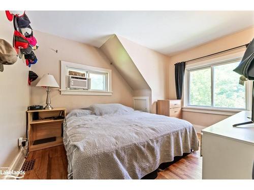 16 Lorne Street S, Huntsville, ON - Indoor Photo Showing Bedroom