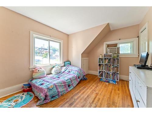 16 Lorne Street S, Huntsville, ON - Indoor Photo Showing Bedroom