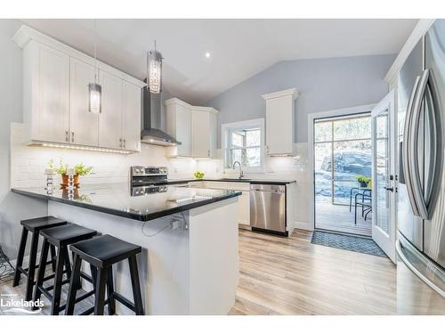 6 Lake Drive, Huntsville, ON - Indoor Photo Showing Kitchen With Upgraded Kitchen