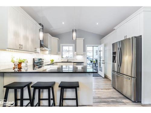 6 Lake Drive, Huntsville, ON - Indoor Photo Showing Kitchen With Upgraded Kitchen