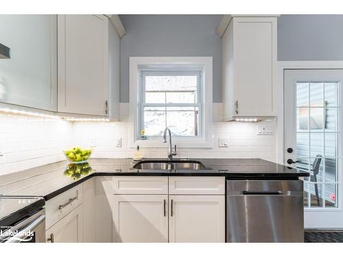 6 Lake Drive, Huntsville, ON - Indoor Photo Showing Kitchen With Double Sink With Upgraded Kitchen