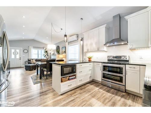 6 Lake Drive, Huntsville, ON - Indoor Photo Showing Kitchen With Upgraded Kitchen