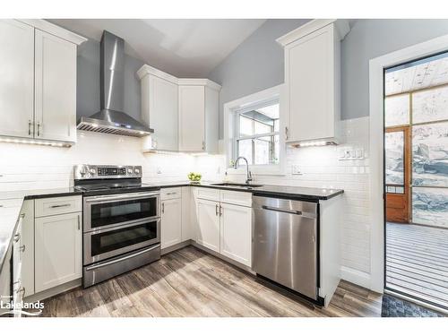 6 Lake Drive, Huntsville, ON - Indoor Photo Showing Kitchen With Upgraded Kitchen