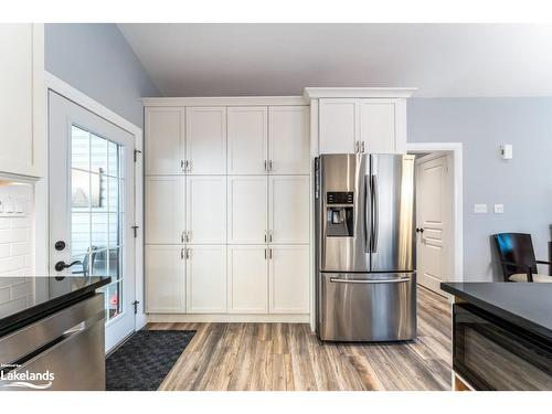 6 Lake Drive, Huntsville, ON - Indoor Photo Showing Kitchen