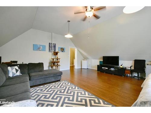 6 Concession Road 9 E, Tiny, ON - Indoor Photo Showing Living Room