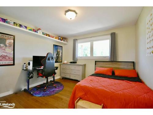 6 Concession Road 9 E, Tiny, ON - Indoor Photo Showing Bedroom