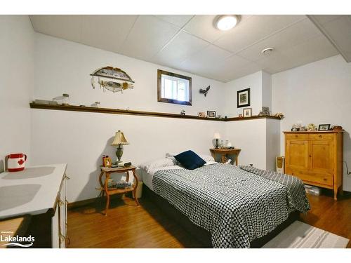 6 Concession Road 9 E, Tiny, ON - Indoor Photo Showing Bedroom