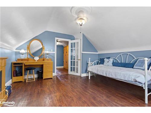 170 Kenilworth Avenue S, Hamilton, ON - Indoor Photo Showing Bedroom With Fireplace