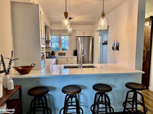 11 Shoreline Dr, Bracebridge, ON - Indoor Photo Showing Kitchen With Double Sink With Upgraded Kitchen