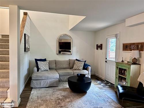 11 Shoreline Dr, Bracebridge, ON - Indoor Photo Showing Living Room