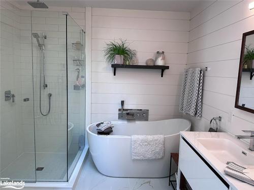 11 Shoreline Dr, Bracebridge, ON - Indoor Photo Showing Bathroom