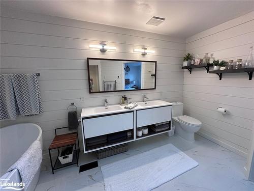 11 Shoreline Dr, Bracebridge, ON - Indoor Photo Showing Bathroom