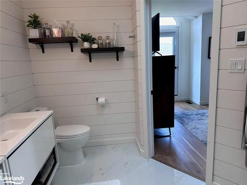 11 Shoreline Dr, Bracebridge, ON - Indoor Photo Showing Bathroom