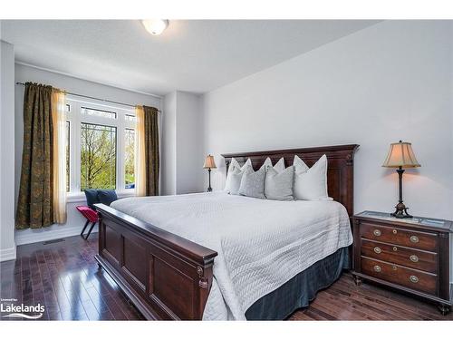 7 North Maple Street, Collingwood, ON - Indoor Photo Showing Bedroom