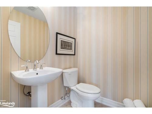 7 North Maple Street, Collingwood, ON - Indoor Photo Showing Bathroom