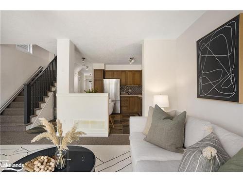 41 Silver Glen Boulevard, Collingwood, ON - Indoor Photo Showing Living Room