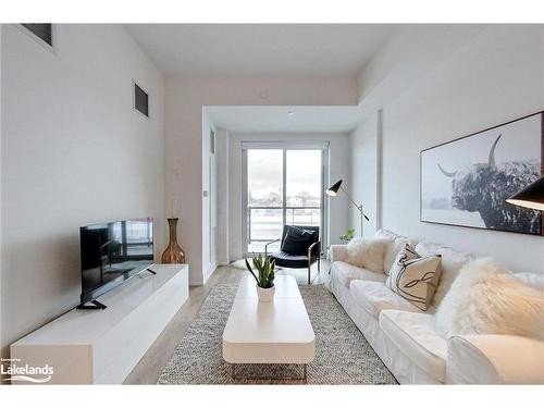 322-1 Hume Street, Collingwood, ON - Indoor Photo Showing Living Room