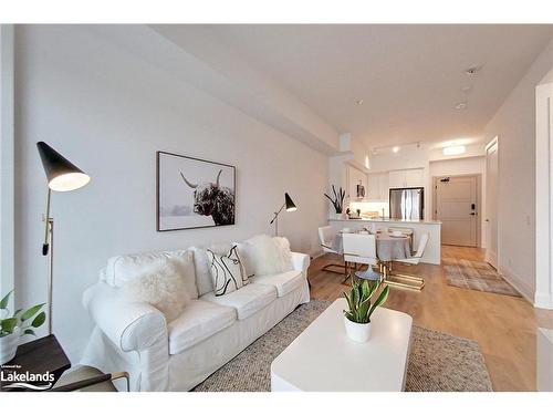 322-1 Hume Street, Collingwood, ON - Indoor Photo Showing Living Room