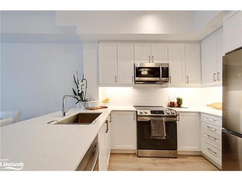 322-1 Hume Street, Collingwood, ON - Indoor Photo Showing Kitchen With Upgraded Kitchen