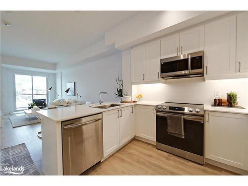 322-1 Hume Street, Collingwood, ON - Indoor Photo Showing Kitchen With Upgraded Kitchen