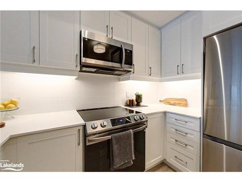 322-1 Hume Street, Collingwood, ON - Indoor Photo Showing Kitchen With Upgraded Kitchen