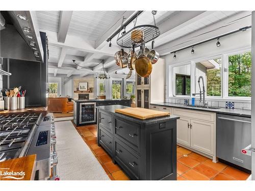 1095 Williamsport Road, Huntsville, ON - Indoor Photo Showing Kitchen