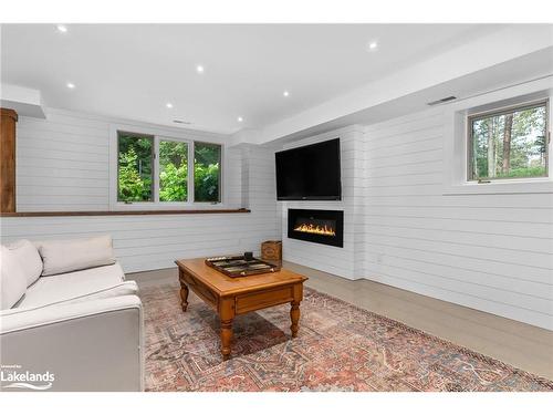 1095 Williamsport Road, Huntsville, ON - Indoor Photo Showing Living Room With Fireplace